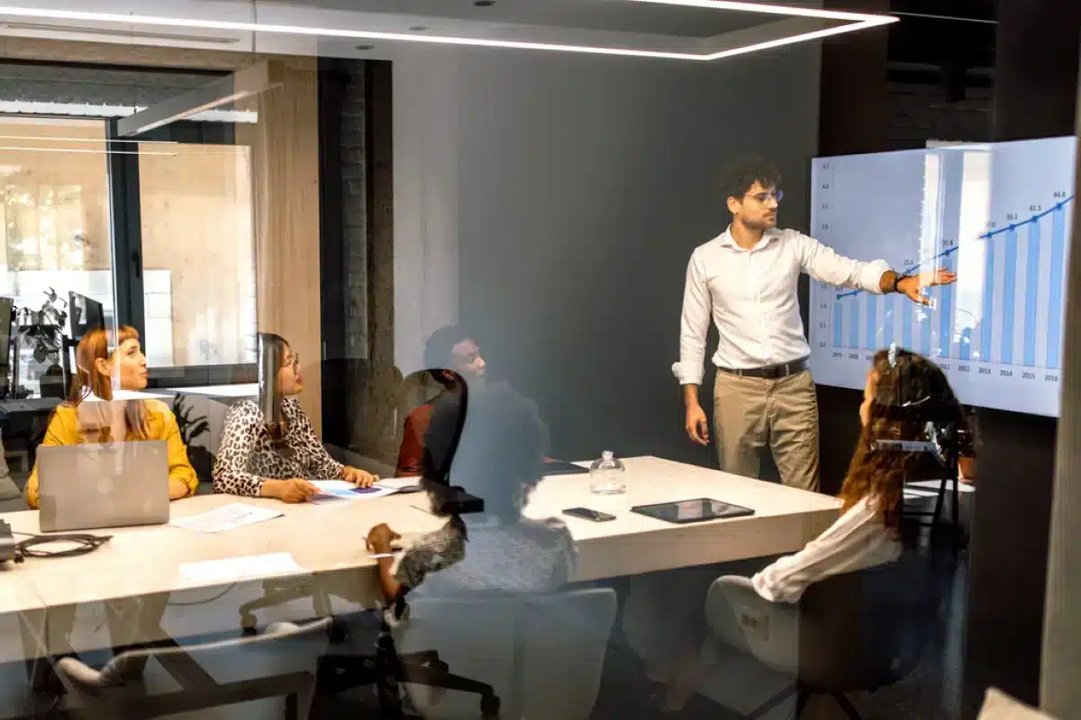 img advisory support that keeps you in the driver s seat.webp